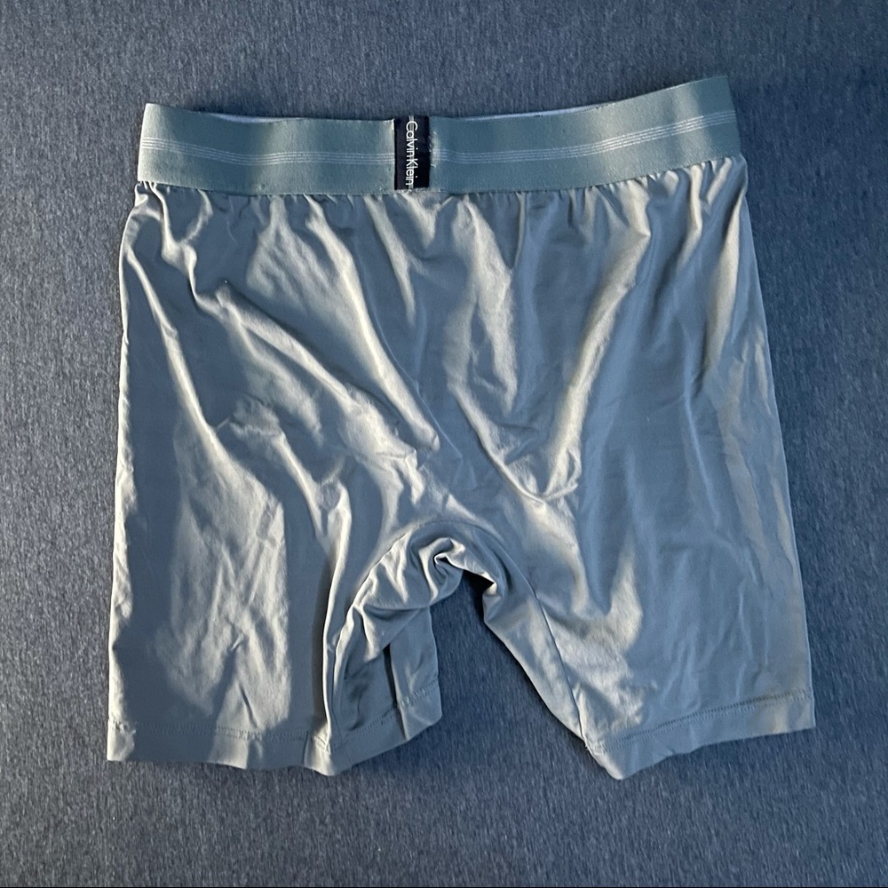 Calvin Klein (S) - Picture 2 of 3